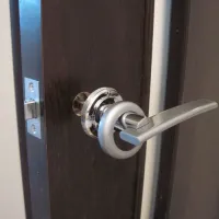 Встановити дверні ручки